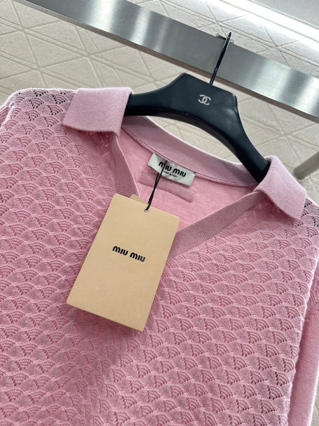 Located Half-Open Sweater