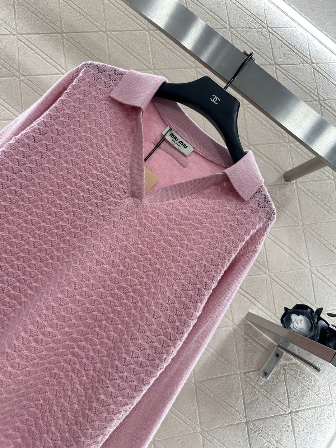 Located Half-Open Sweater