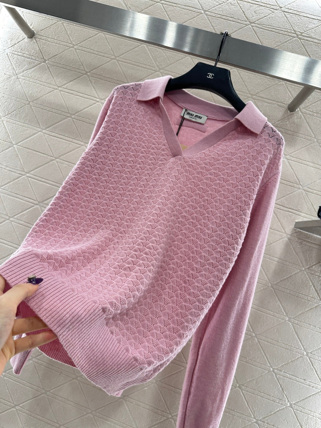 Located Half-Open Sweater