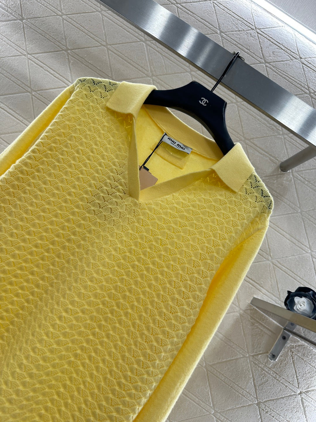 Located Half-Open Sweater