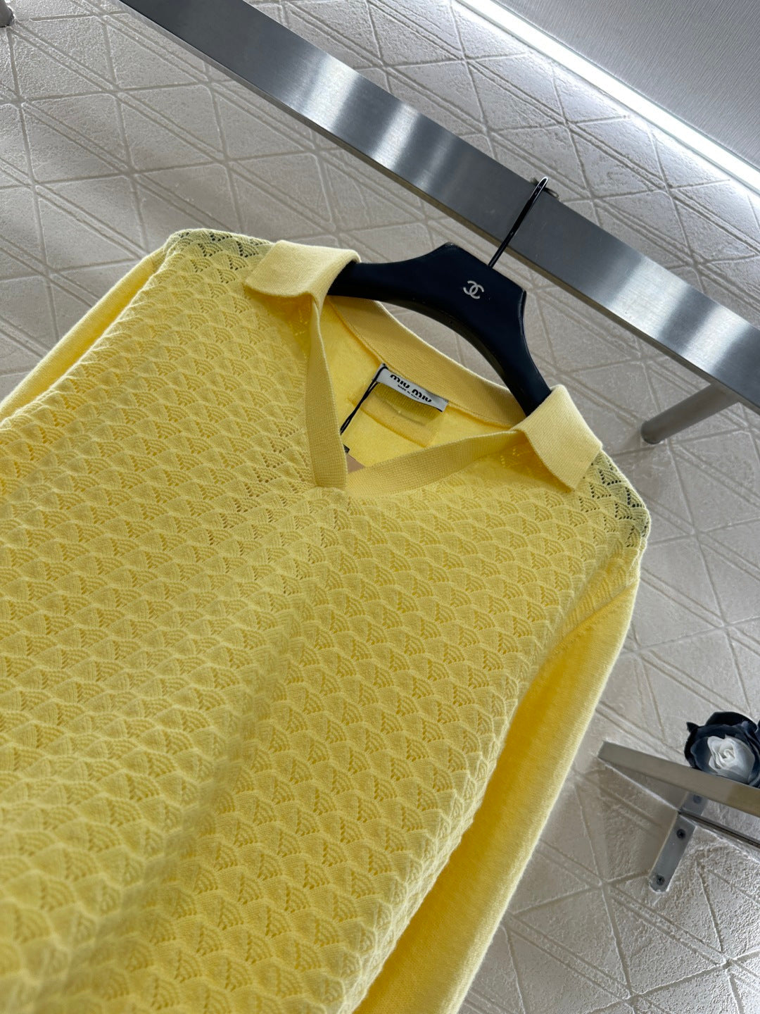 Located Half-Open Sweater