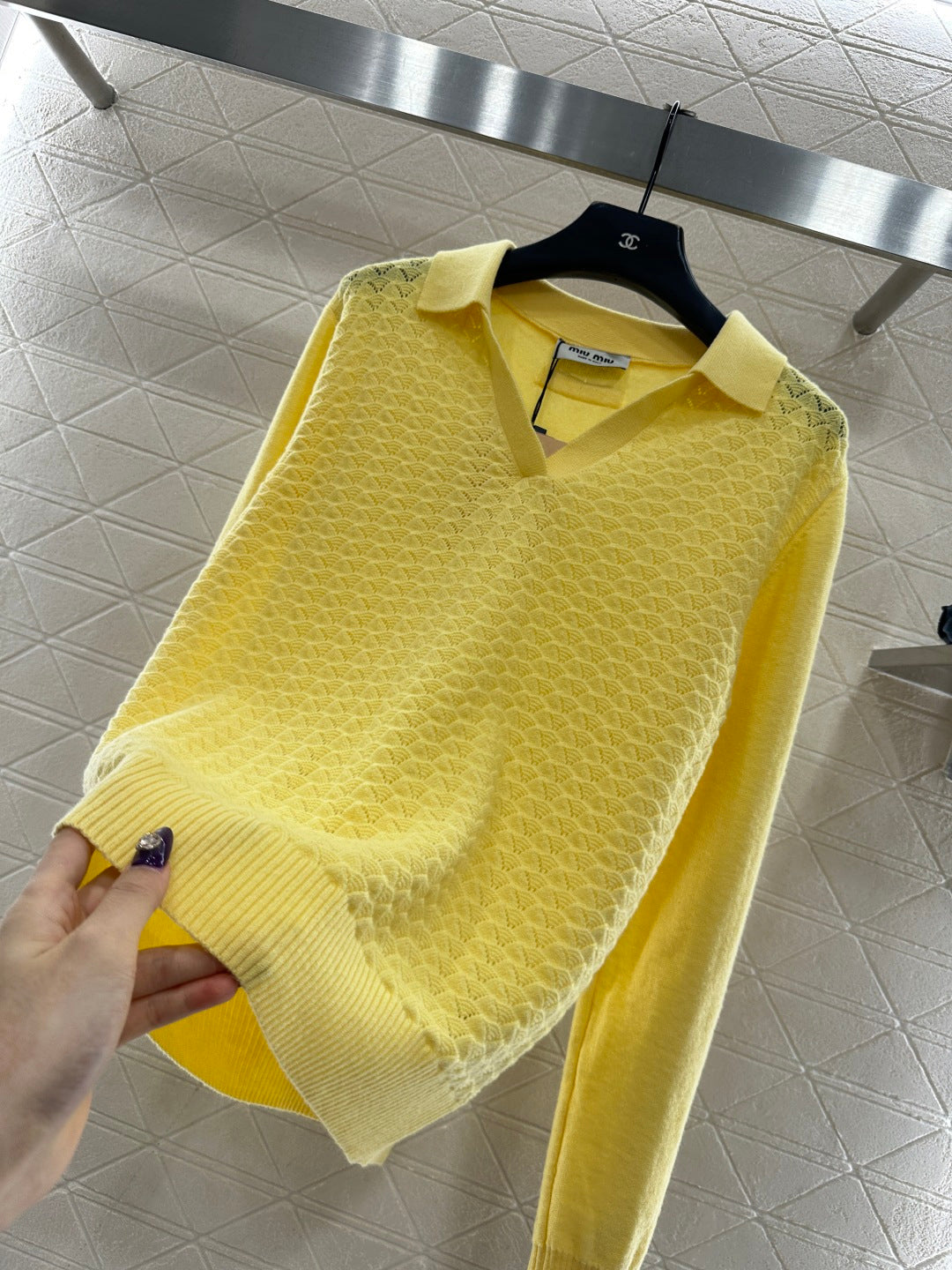 Located Half-Open Sweater