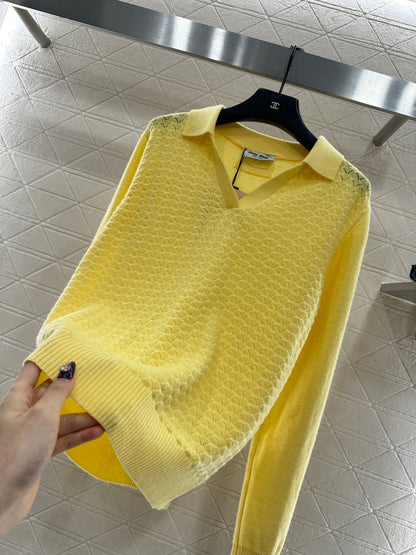 Located Half-Open Sweater