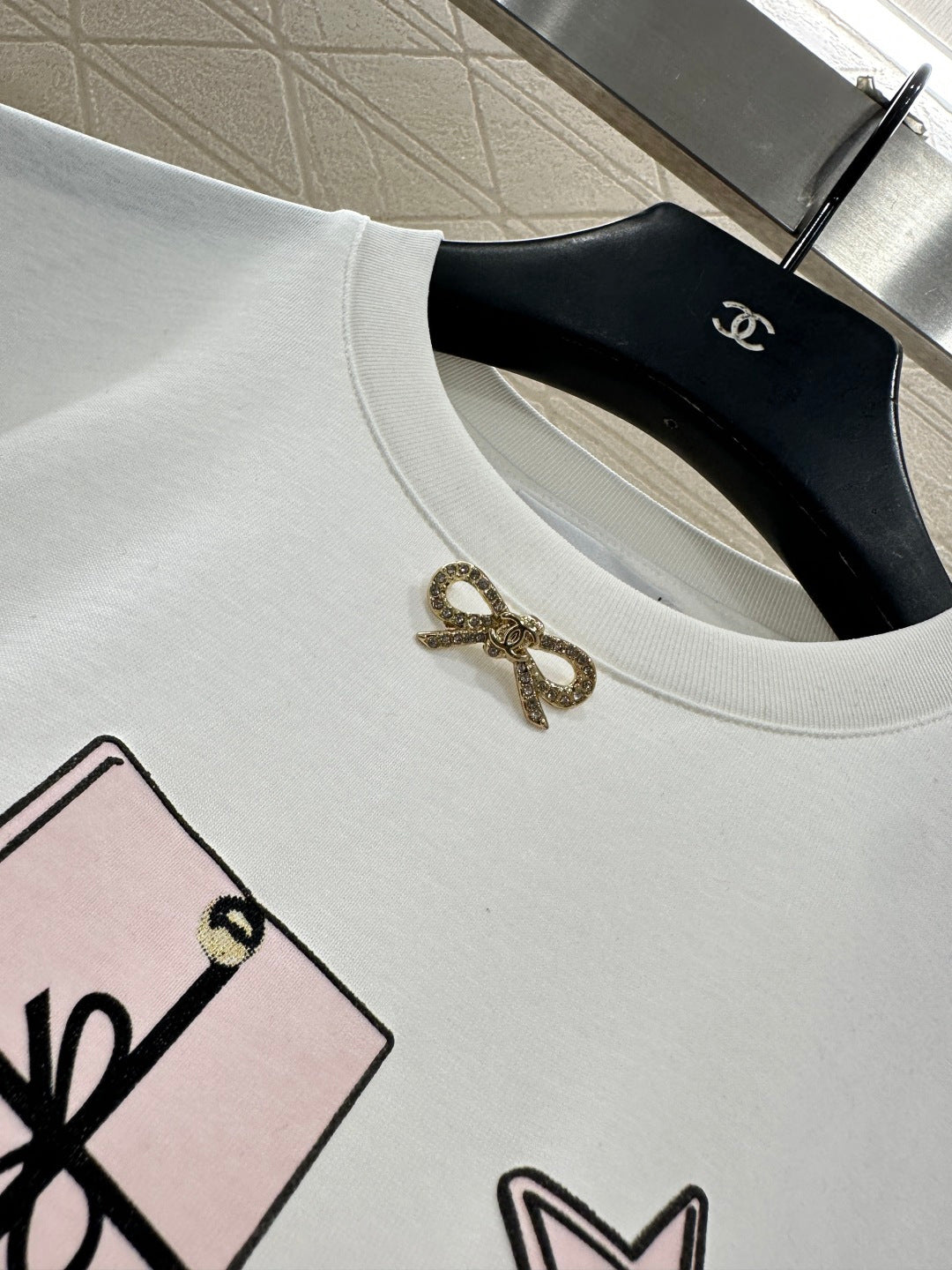 Round Neck Flocked Bow T-Shirt