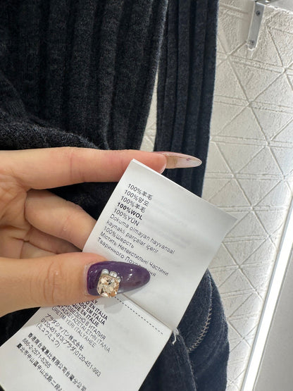 Slim Fit Knit Zipper Top