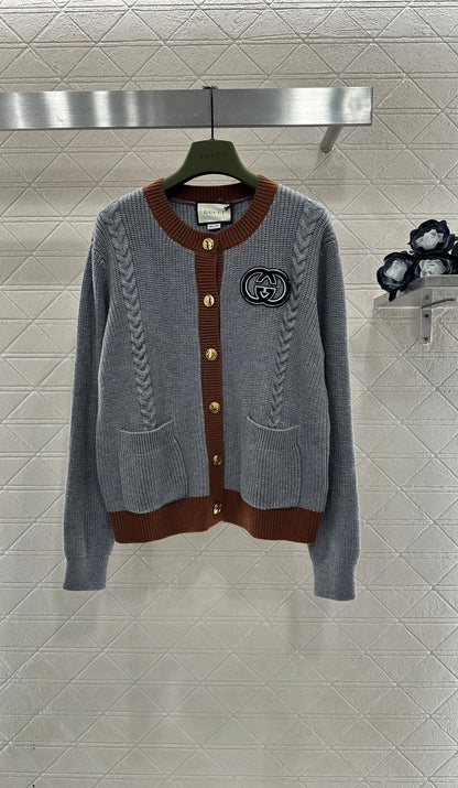 Color-blocked Crew Neck Knit Cardigan