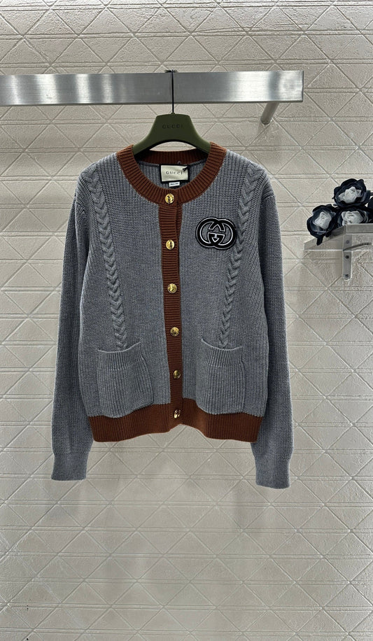 Color-blocked Crew Neck Knit Cardigan