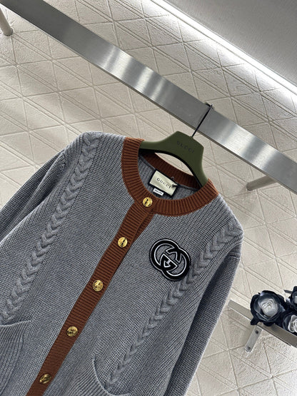 Color-blocked Crew Neck Knit Cardigan