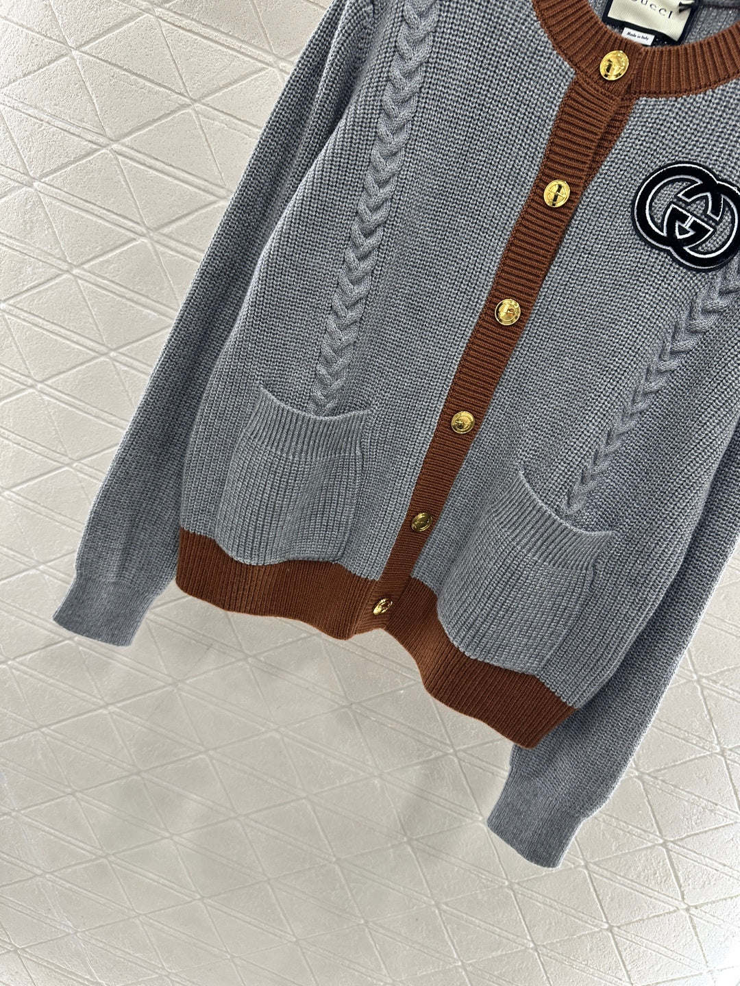 Color-blocked Crew Neck Knit Cardigan