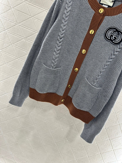 Color-blocked Crew Neck Knit Cardigan