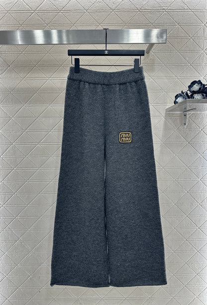 Fur-trimmed zip-up knit set