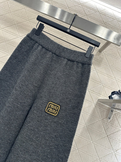 Fur-trimmed zip-up knit set