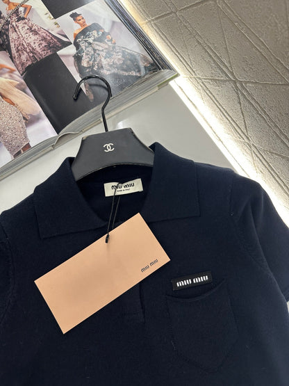 Half-open collar short-sleeved top