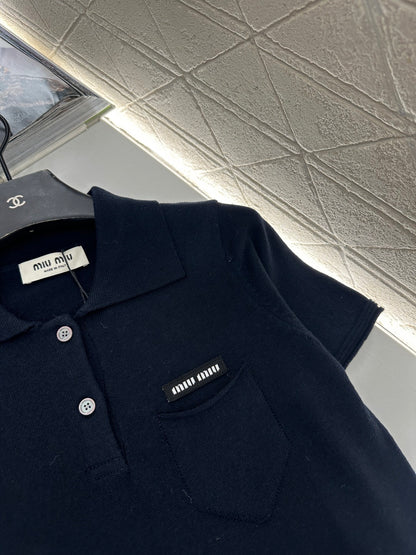 Half-open collar short-sleeved top