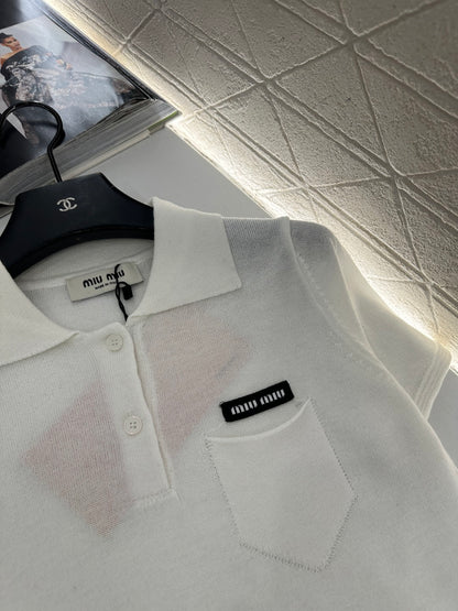 Half-open collar short-sleeved top