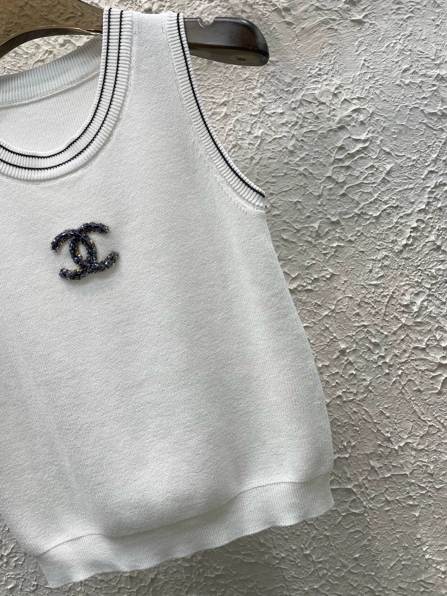 25 New Round Neck Beaded Vest