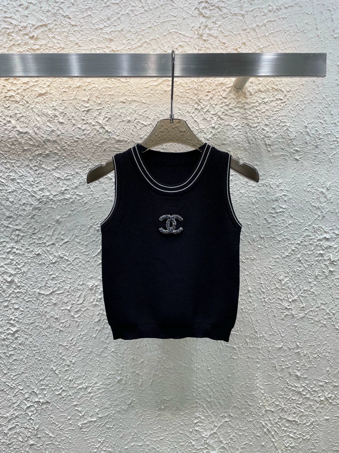 25 New Round Neck Beaded Vest