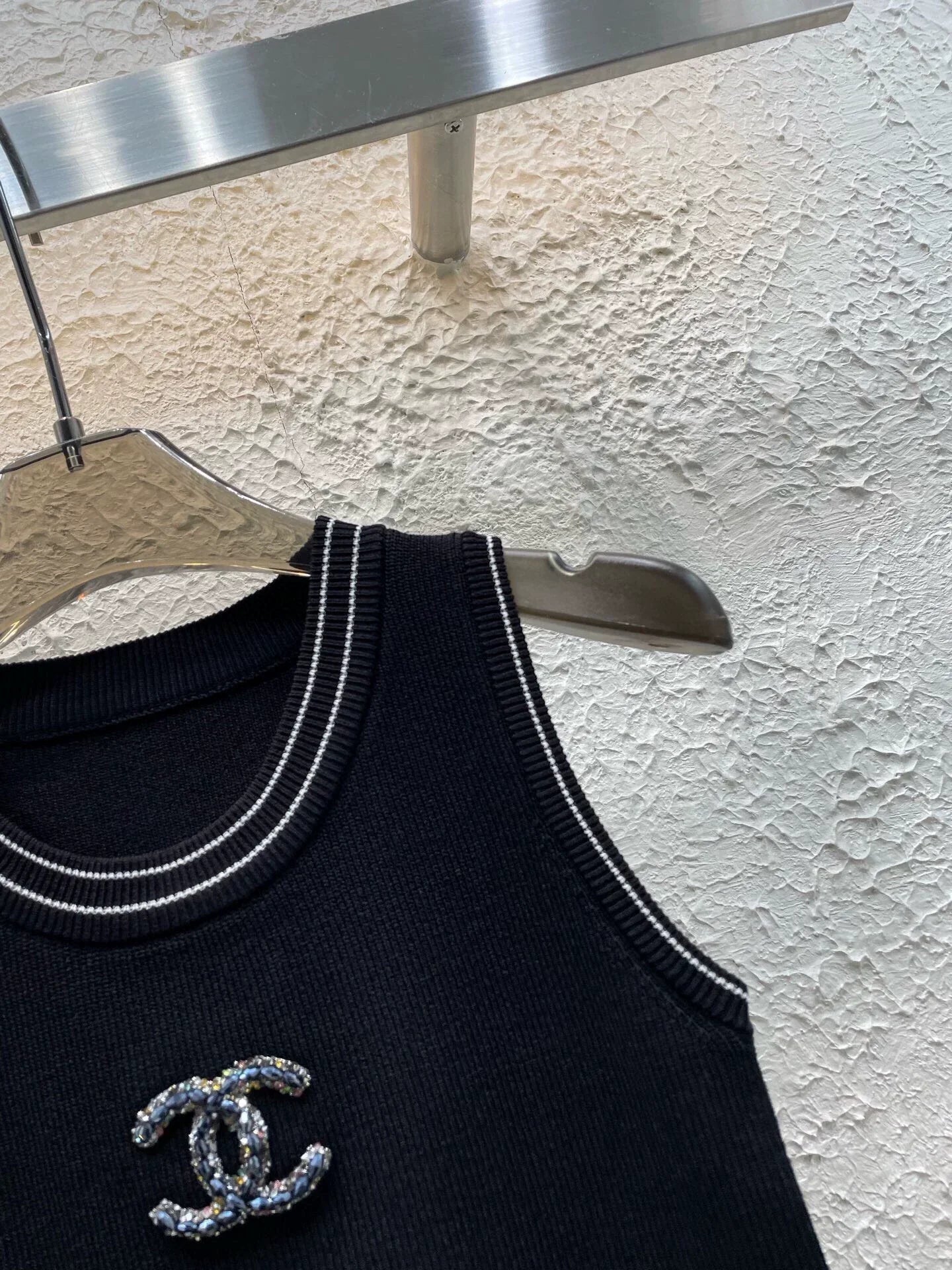 25 New Round Neck Beaded Vest