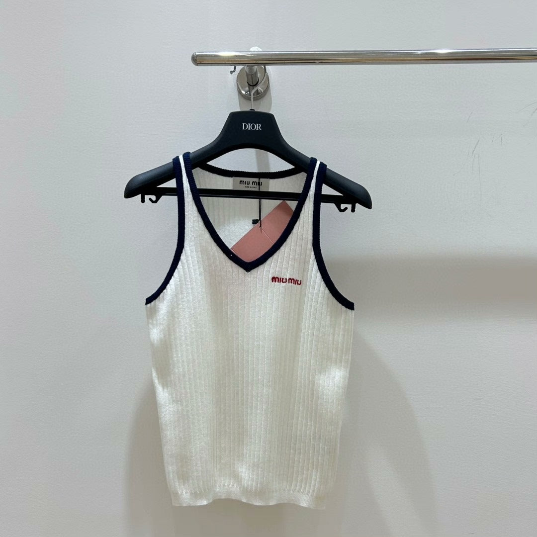 25 Summer Letter Color-blocked V-neck Knitted Vest