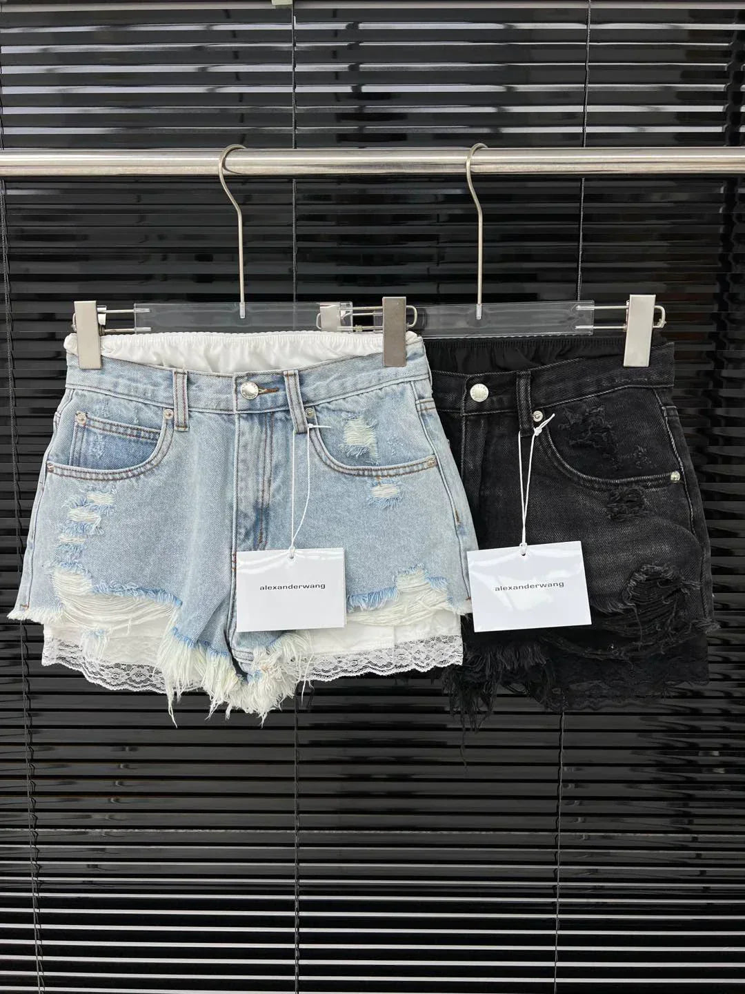 25ss fake two-piece lace lined ripped shorts
