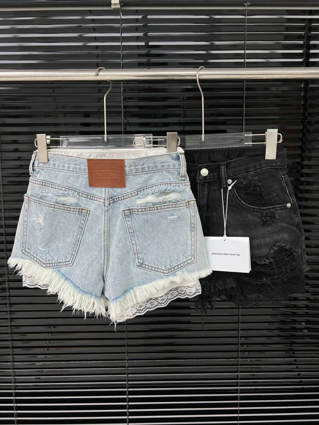 25ss fake two-piece lace lined ripped shorts