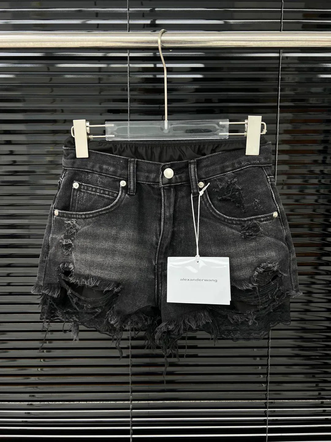 25ss fake two-piece lace lined ripped shorts