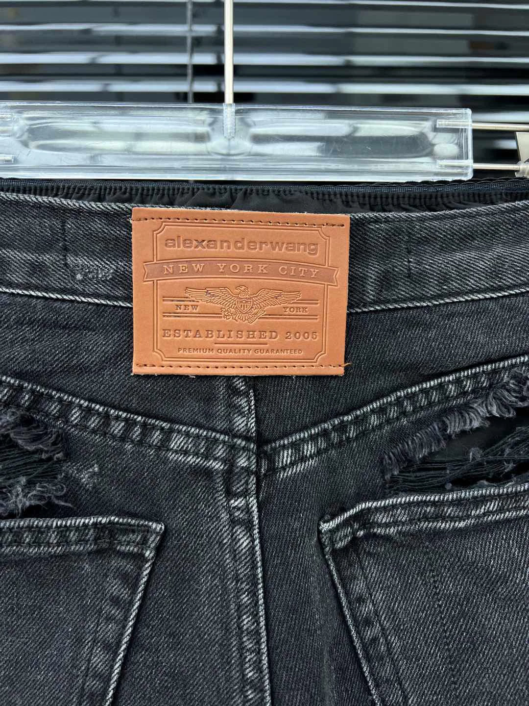 25ss fake two-piece lace lined ripped shorts