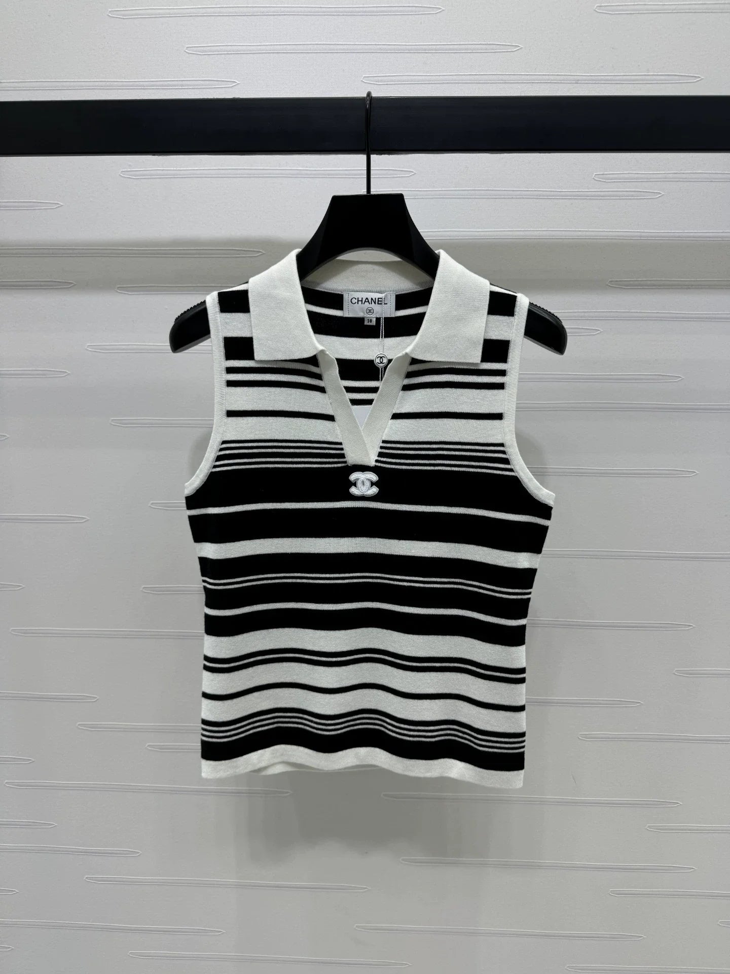 25 Spring and Summer Latest Collection! Lapel Striped Knitted Vest