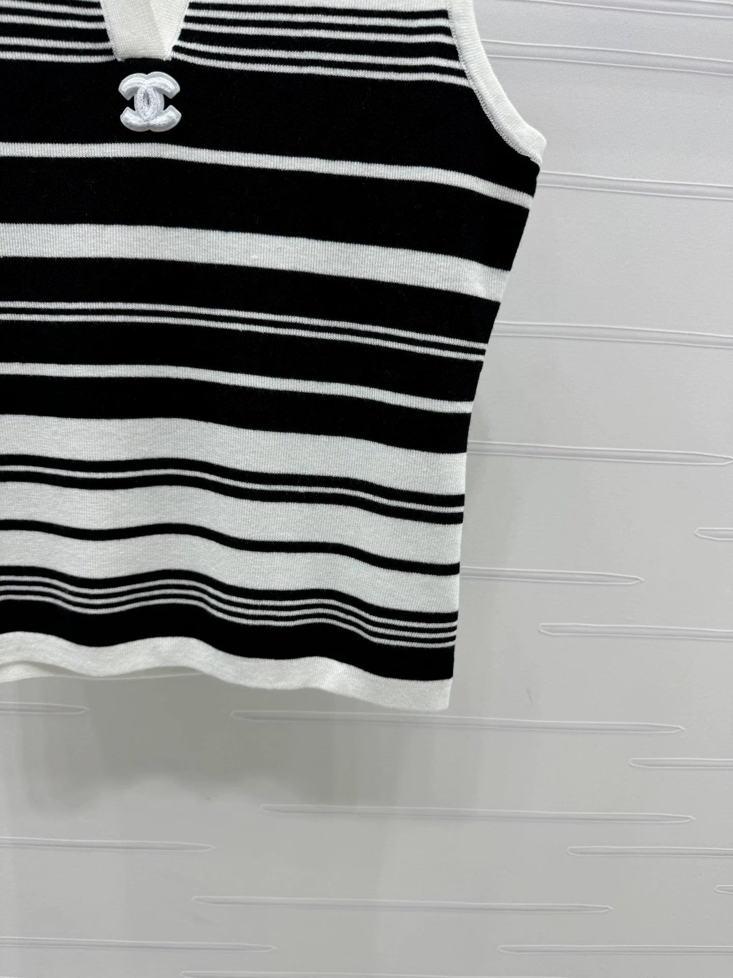 25 Spring and Summer Latest Collection! Lapel Striped Knitted Vest