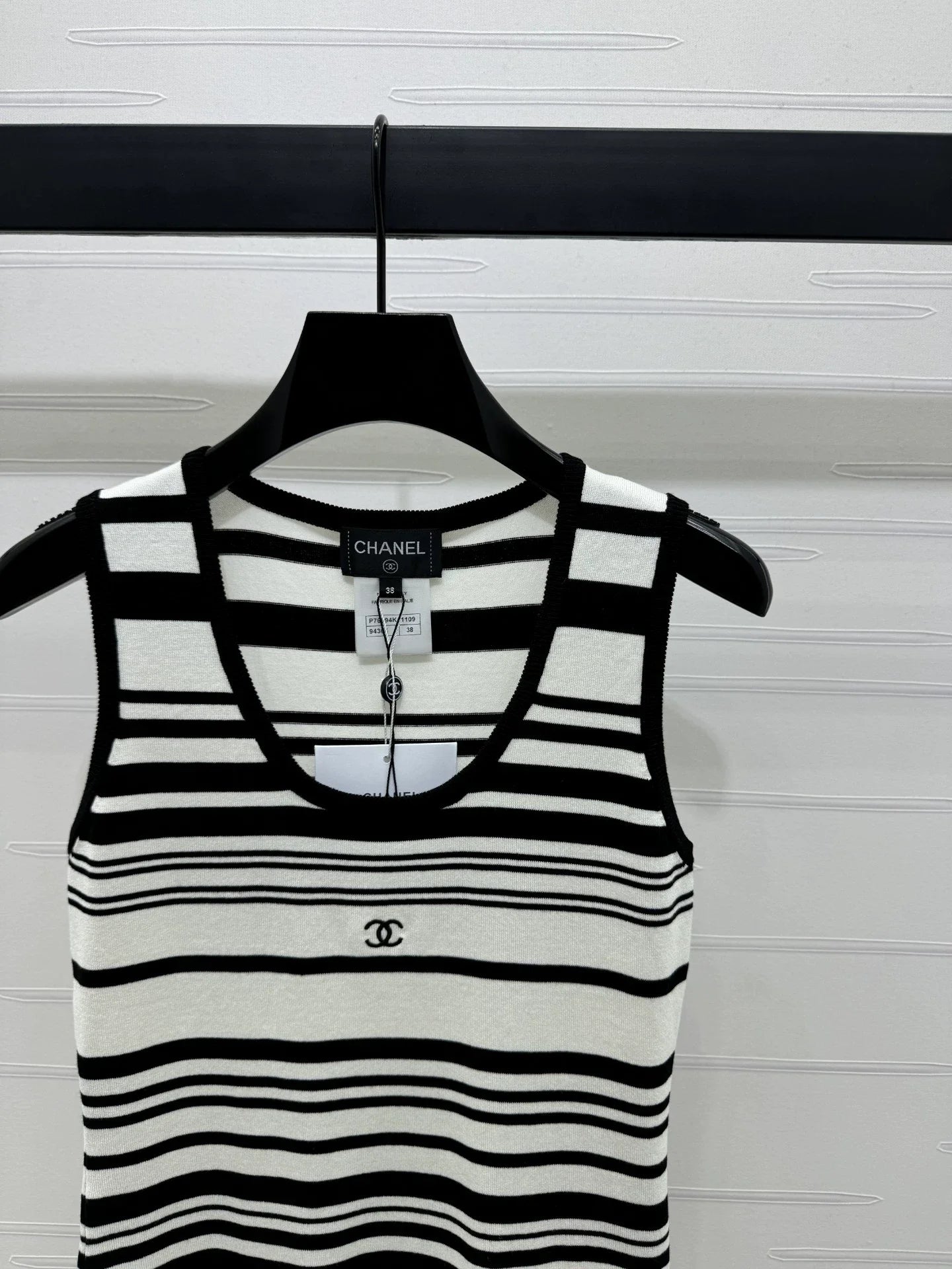 25 Spring and Summer Newest Style! U-neck striped knitted vest