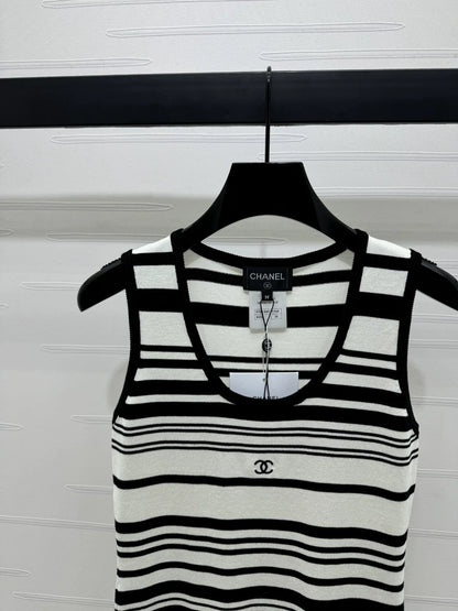 25 Spring and Summer Newest Style! U-neck striped knitted vest