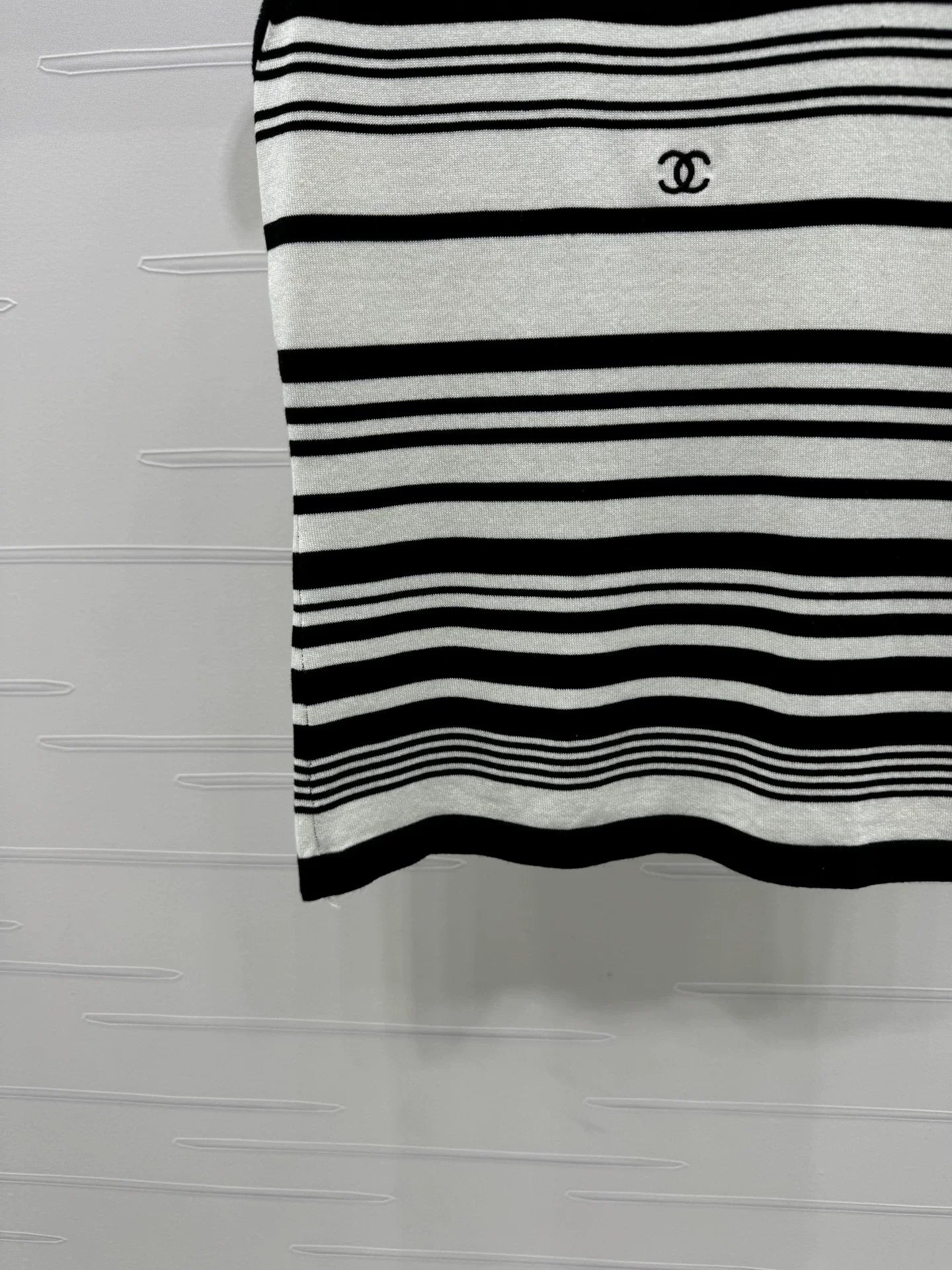 25 Spring and Summer Newest Style! U-neck striped knitted vest