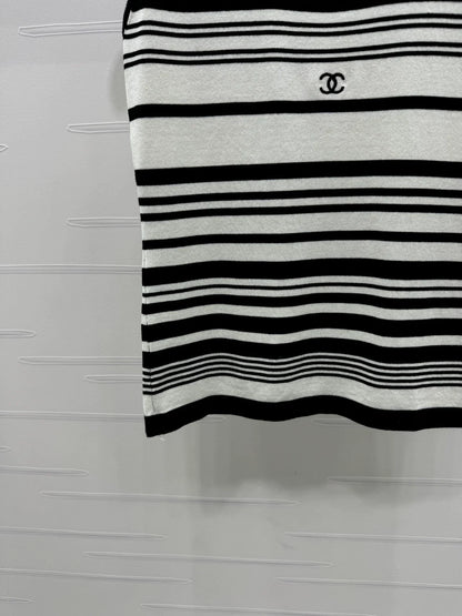 25 Spring and Summer Newest Style! U-neck striped knitted vest