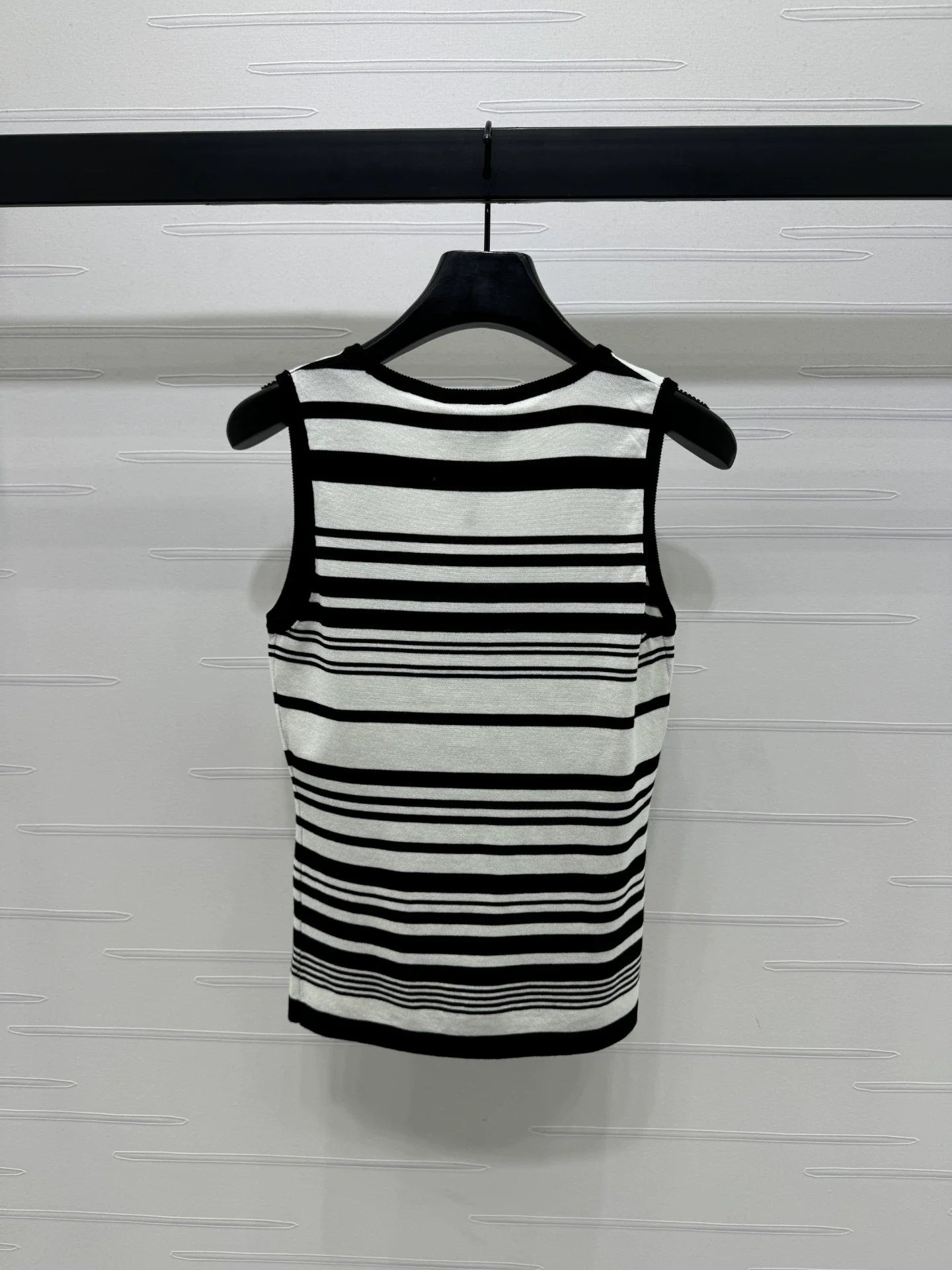 25 Spring and Summer Newest Style! U-neck striped knitted vest