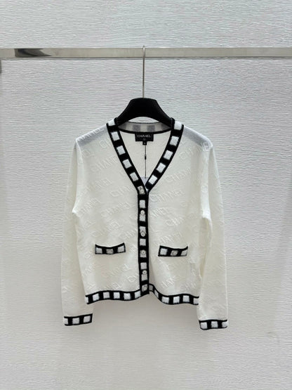 25 Spring and Autumn Letter Knitted V-Neck Long Sleeve Cardigan