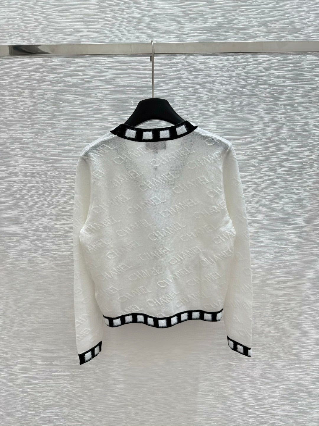 25 Spring and Autumn Letter Knitted V-Neck Long Sleeve Cardigan