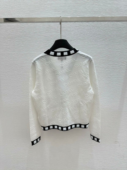 25 Spring and Autumn Letter Knitted V-Neck Long Sleeve Cardigan