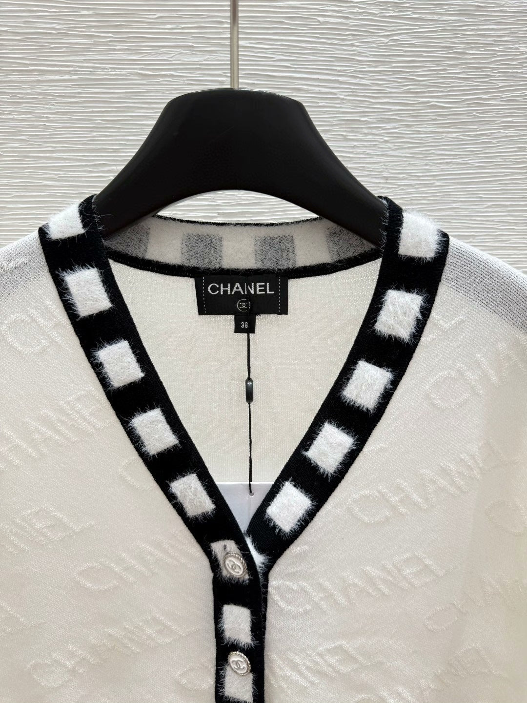 25 Spring and Autumn Letter Knitted V-Neck Long Sleeve Cardigan