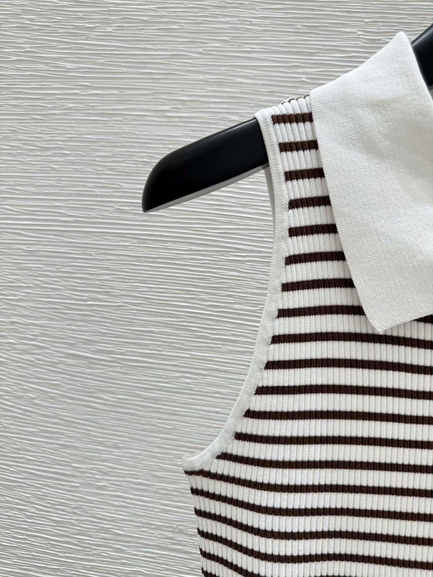 25 Spring/Summer Lapel Striped Knitted Vest