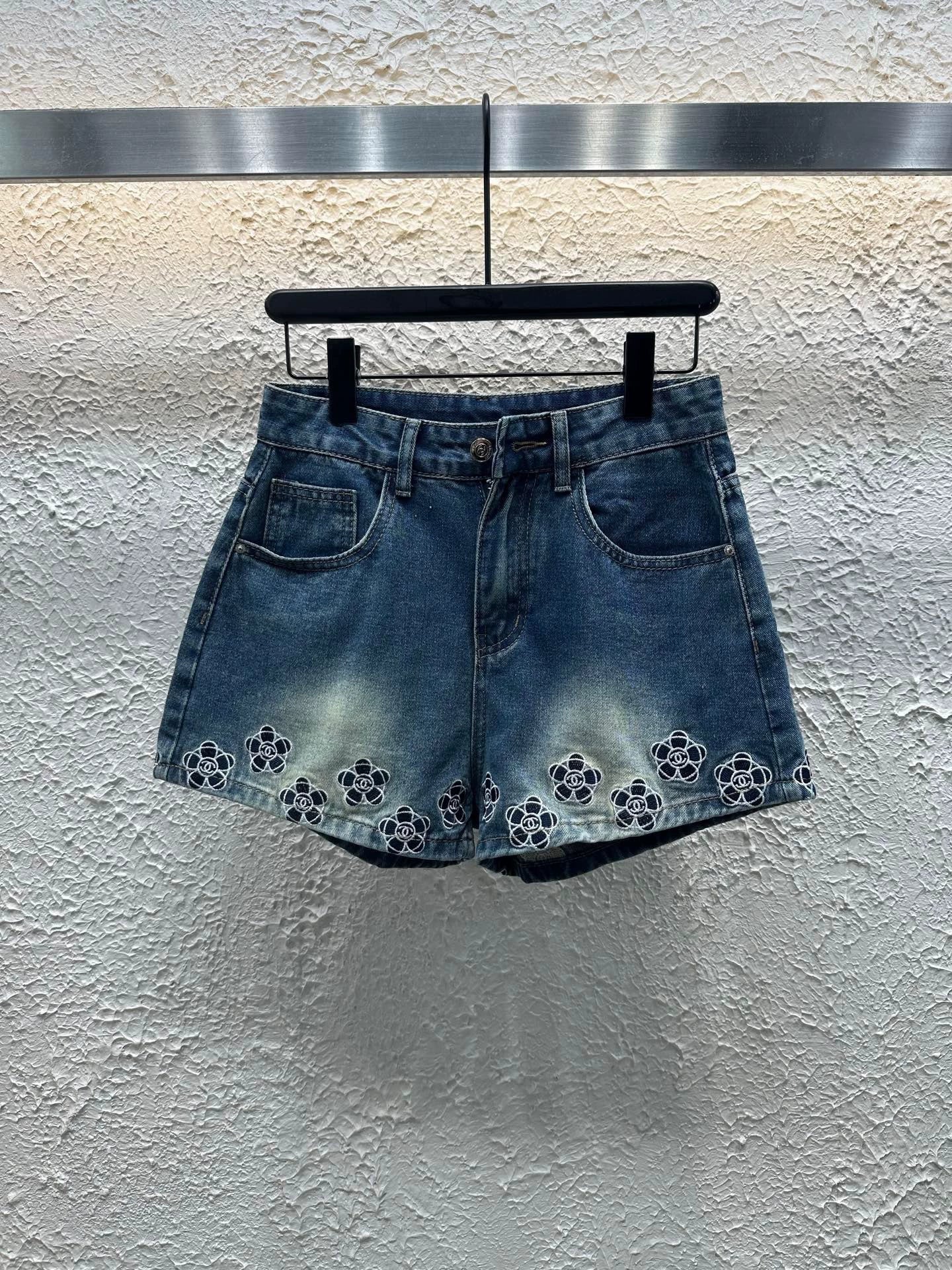 25 Summer Embroidered Camellia Craft Denim Shorts
