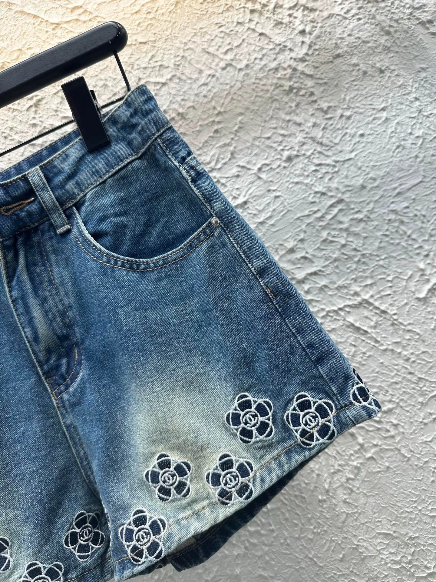 25 Summer Embroidered Camellia Craft Denim Shorts
