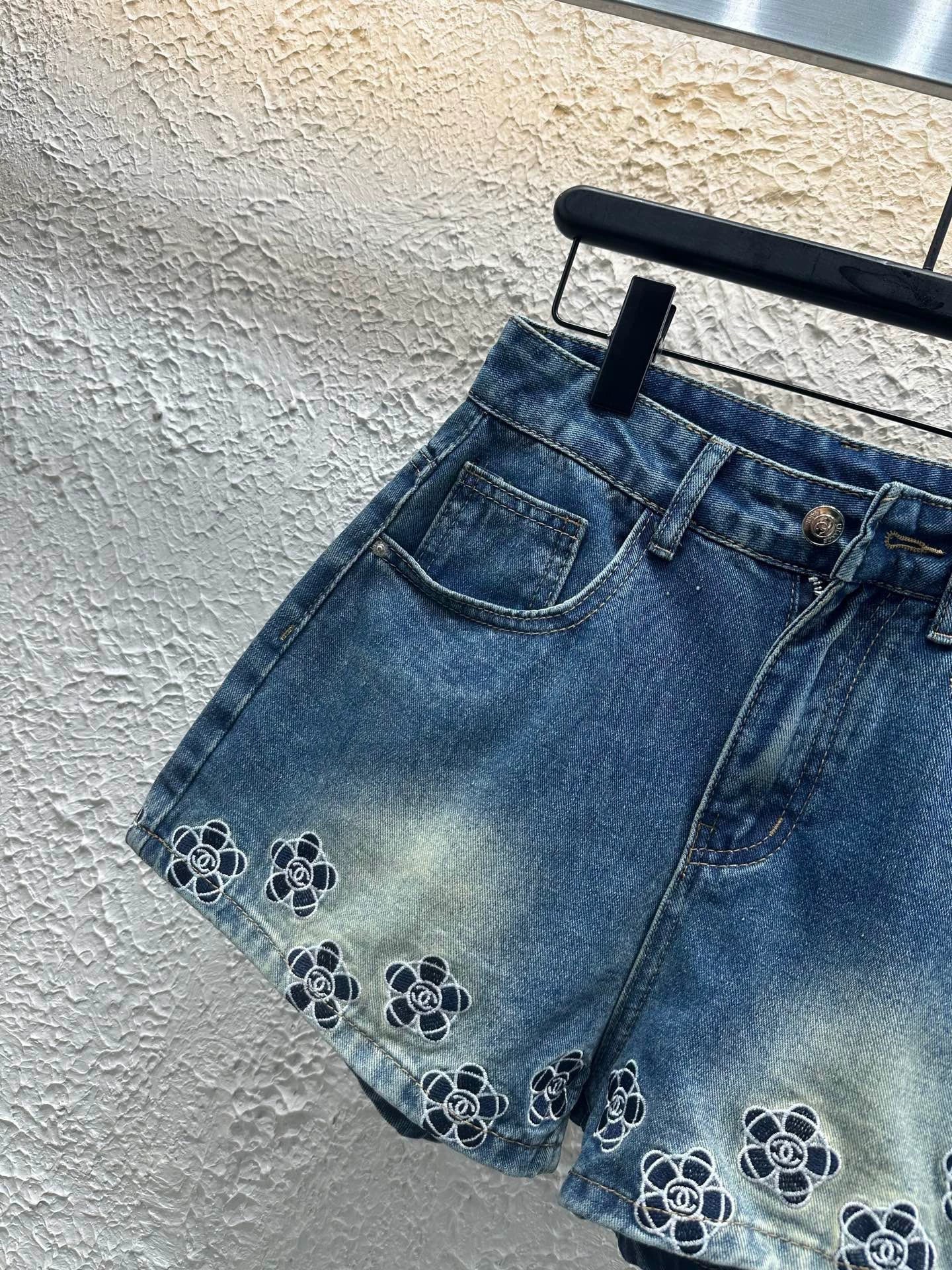 25 Summer Embroidered Camellia Craft Denim Shorts