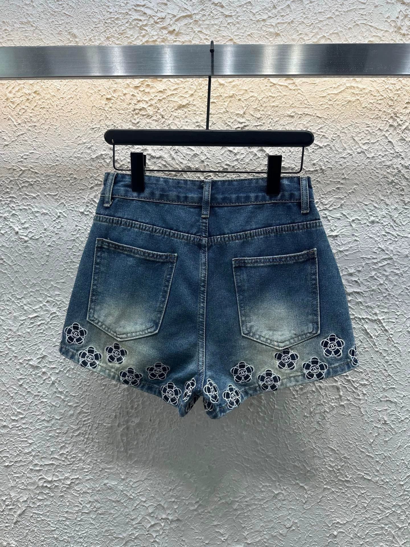 25 Summer Embroidered Camellia Craft Denim Shorts