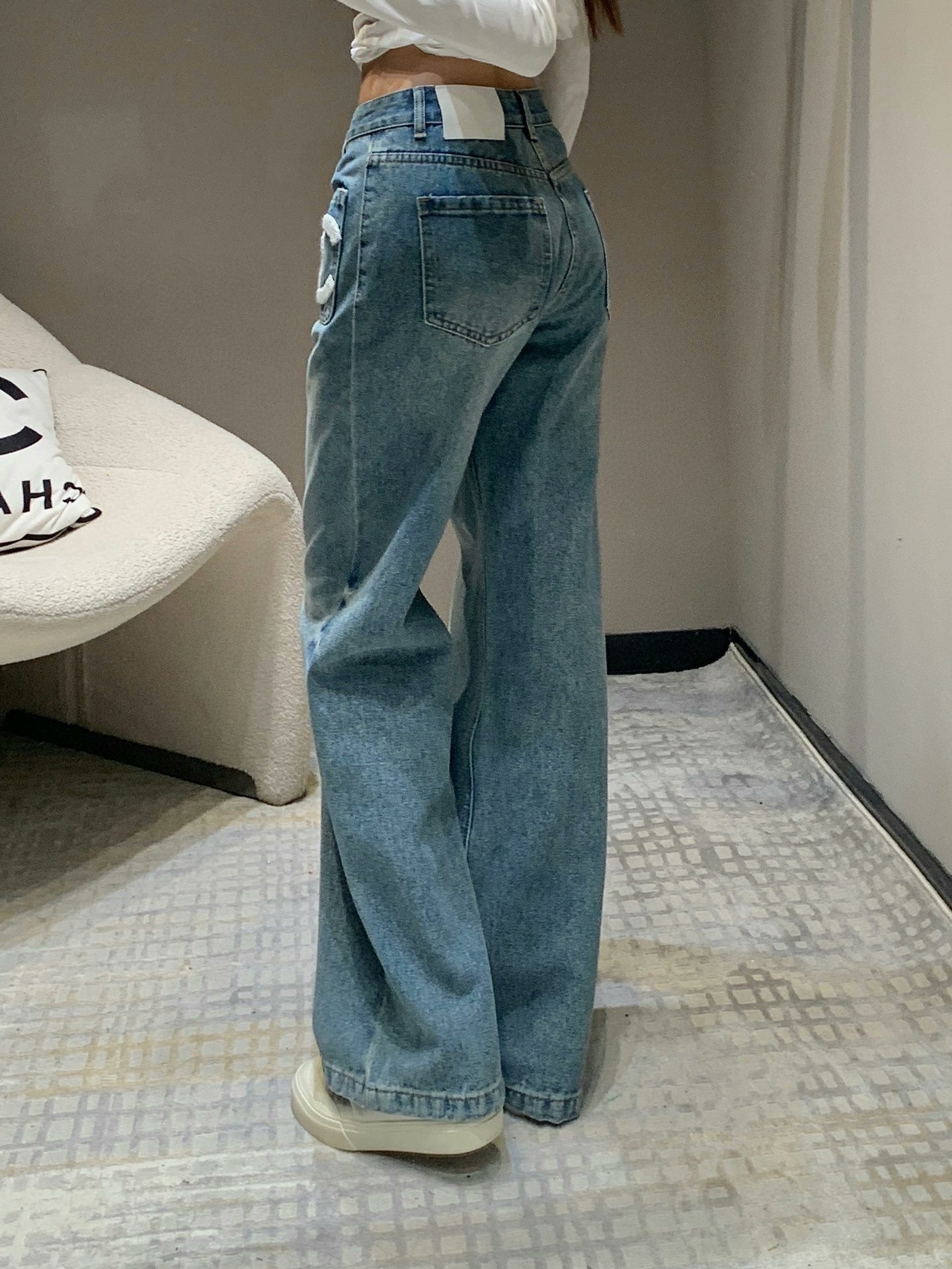 25 pairs of C terry embroidered straight jeans