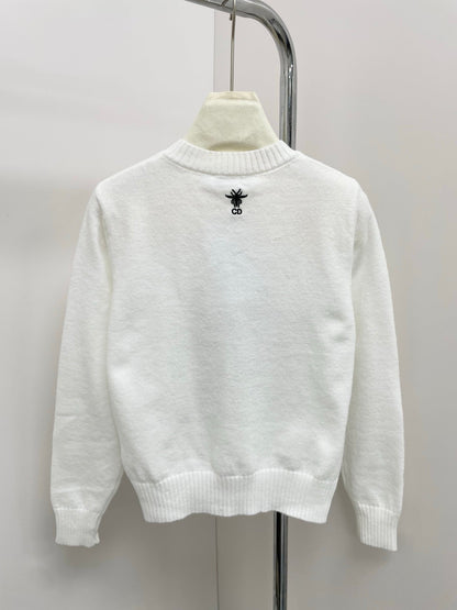 25 new classic five-pointed star embroidery round neck sweater