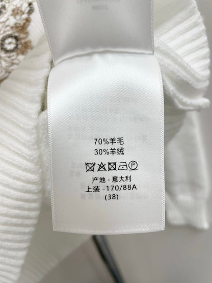 25 new classic five-pointed star embroidery round neck sweater