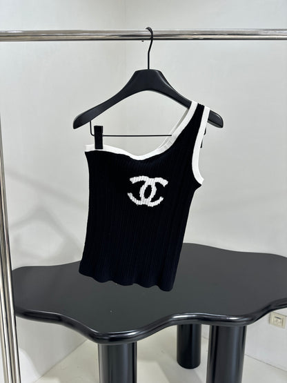 25 New Off-shoulder Knitted Vest