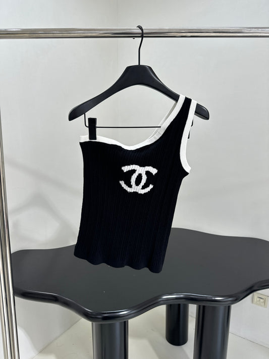 25 New Off-shoulder Knitted Vest