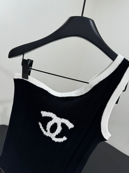 25 New Off-shoulder Knitted Vest