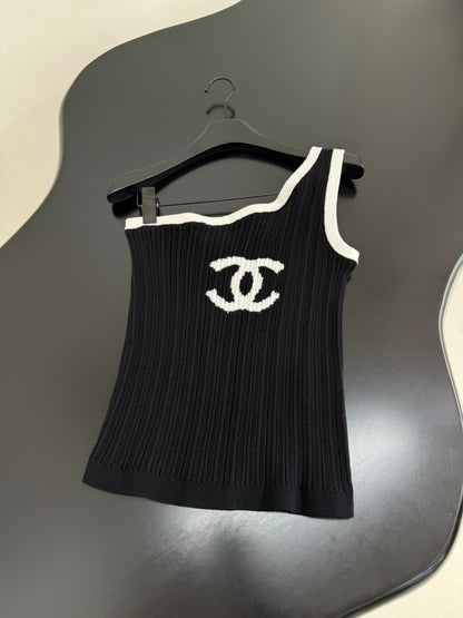 25 New Off-shoulder Knitted Vest